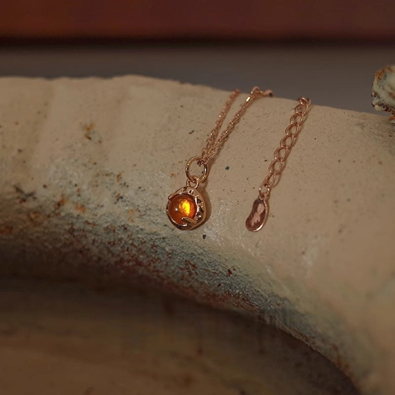Time Fragment Amber Necklace for Women Spring Summer New Style Choker Niche Light Luxury Retro Simple High-end Collarbone Chain