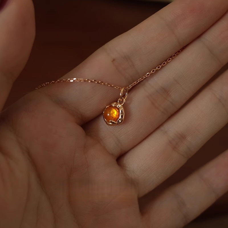 Time Fragment Amber Necklace for Women Spring Summer New Style Choker Niche Light Luxury Retro Simple High-end Collarbone Chain