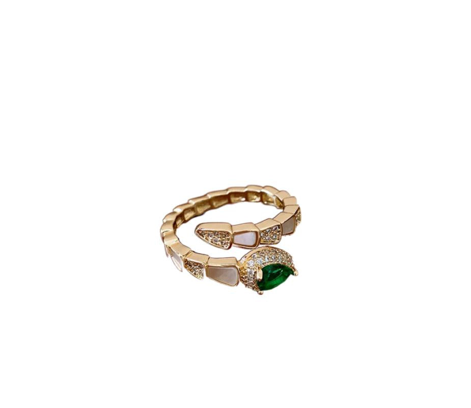 This retro, light luxury, slightly set zircon snake-shaped ring exudes a sense of sophistication and a niche charm for the index finger ring