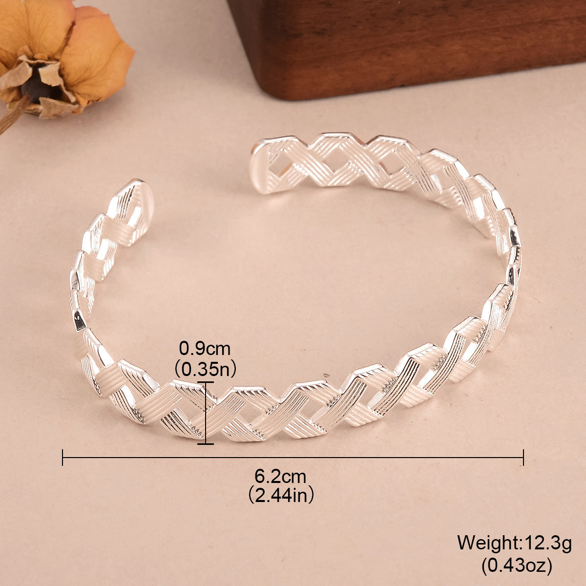Vintage Hollow Metal Bracelet Medieval Style Personality Women's Bracelet Fashion Geometric Vintage Gold-Plated Versatile Simple Bracelet