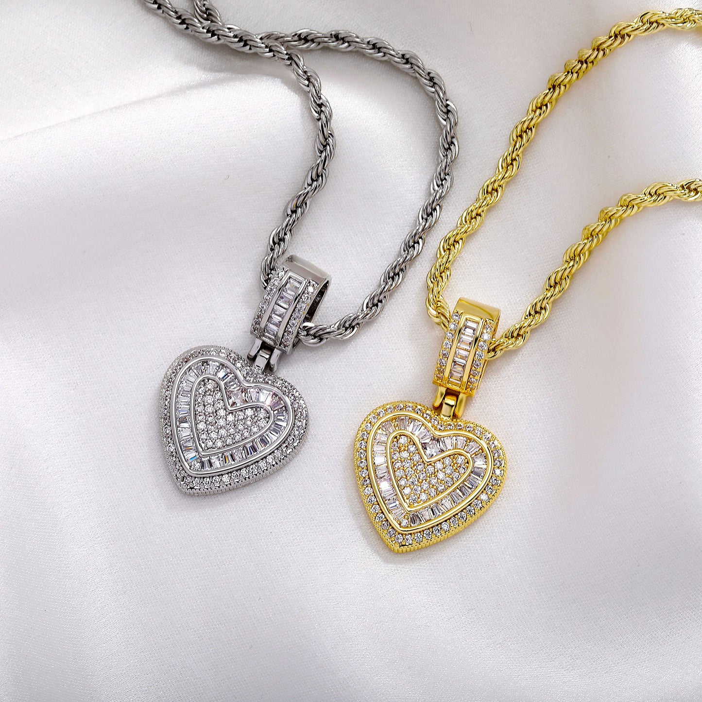 European and American Niche Gold-Plated Heart Collarbone Chain Metal Hip-Hop Accessories Sweater Chain Women Pendant Necklace Jewelry Wholesale