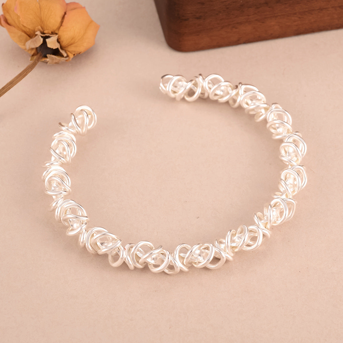Vintage Hollow Metal Bracelet Medieval Style Personality Women's Bracelet Fashion Geometric Vintage Gold-Plated Versatile Simple Bracelet