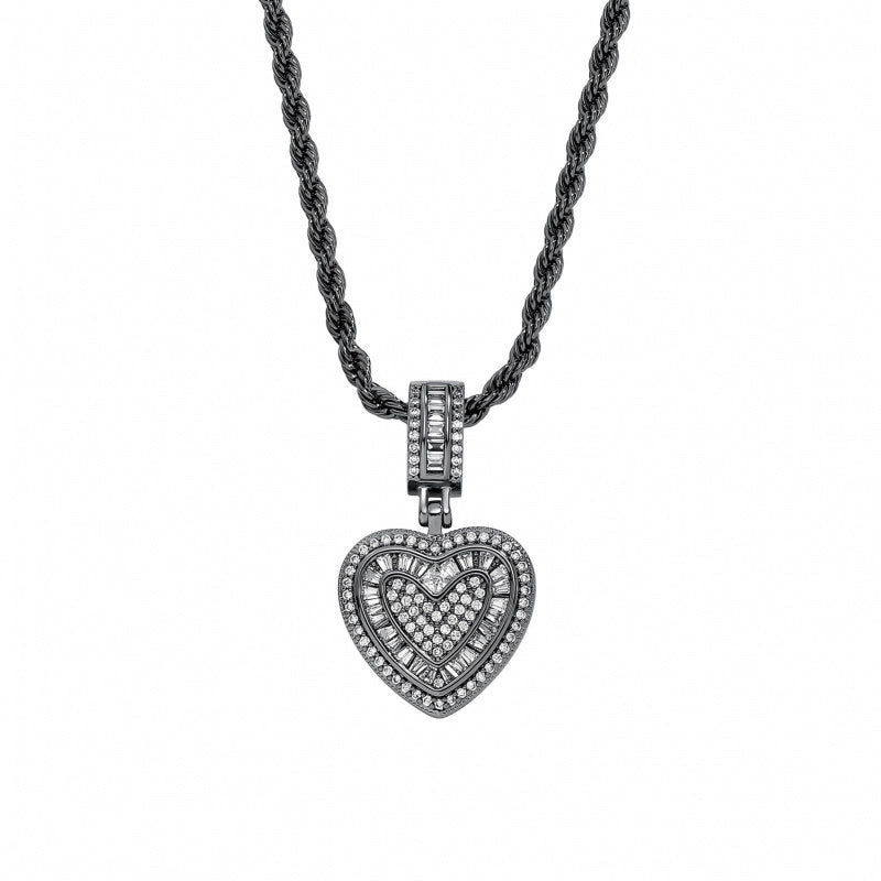 European and American Niche Gold-Plated Heart Collarbone Chain Metal Hip-Hop Accessories Sweater Chain Women Pendant Necklace Jewelry Wholesale
