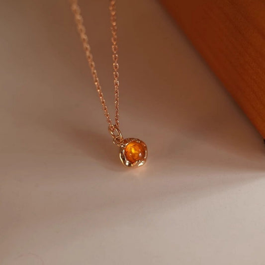 Time Fragment Amber Necklace for Women Spring Summer New Style Choker Niche Light Luxury Retro Simple High-end Collarbone Chain