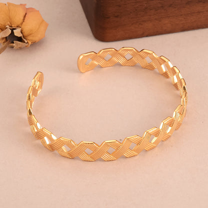 Vintage Hollow Metal Bracelet Medieval Style Personality Women's Bracelet Fashion Geometric Vintage Gold-Plated Versatile Simple Bracelet