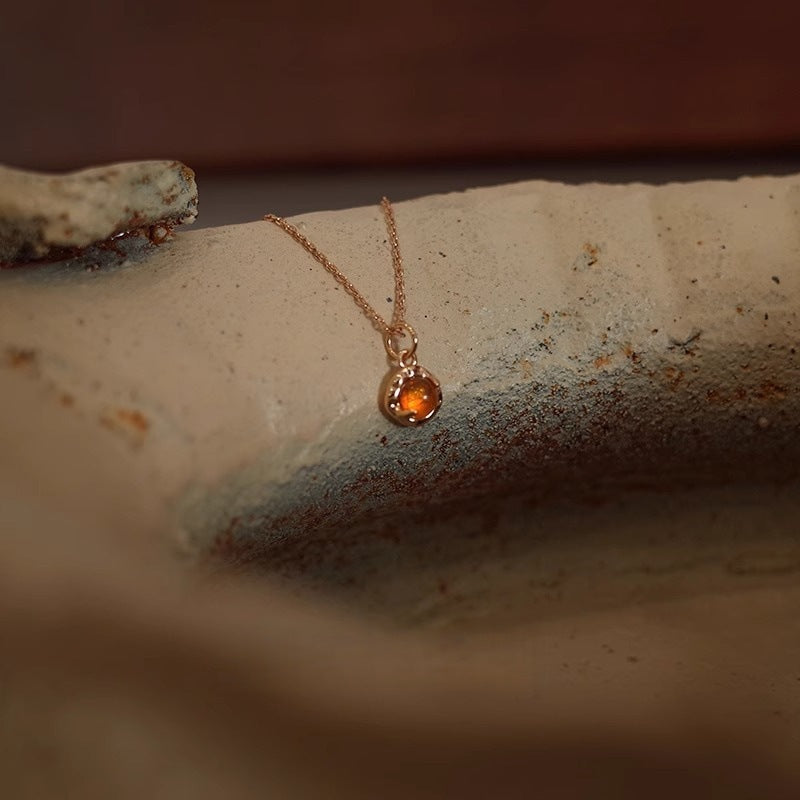 Time Fragment Amber Necklace for Women Spring Summer New Style Choker Niche Light Luxury Retro Simple High-end Collarbone Chain