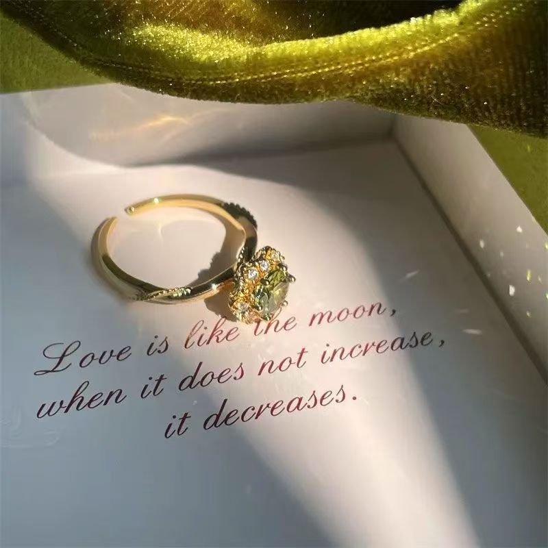 Vintage Jewelry French Retro Exquisite Niche Light Luxury Palace Style High-end Olive Green New Open Ring for Women
