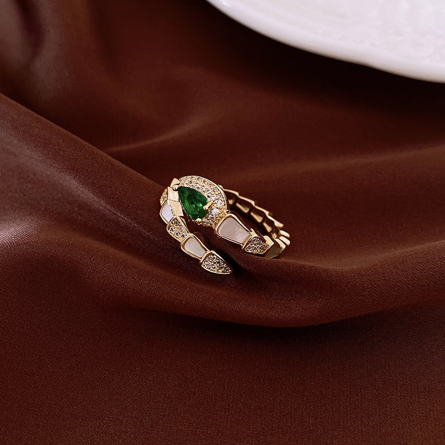 This retro, light luxury, slightly set zircon snake-shaped ring exudes a sense of sophistication and a niche charm for the index finger ring