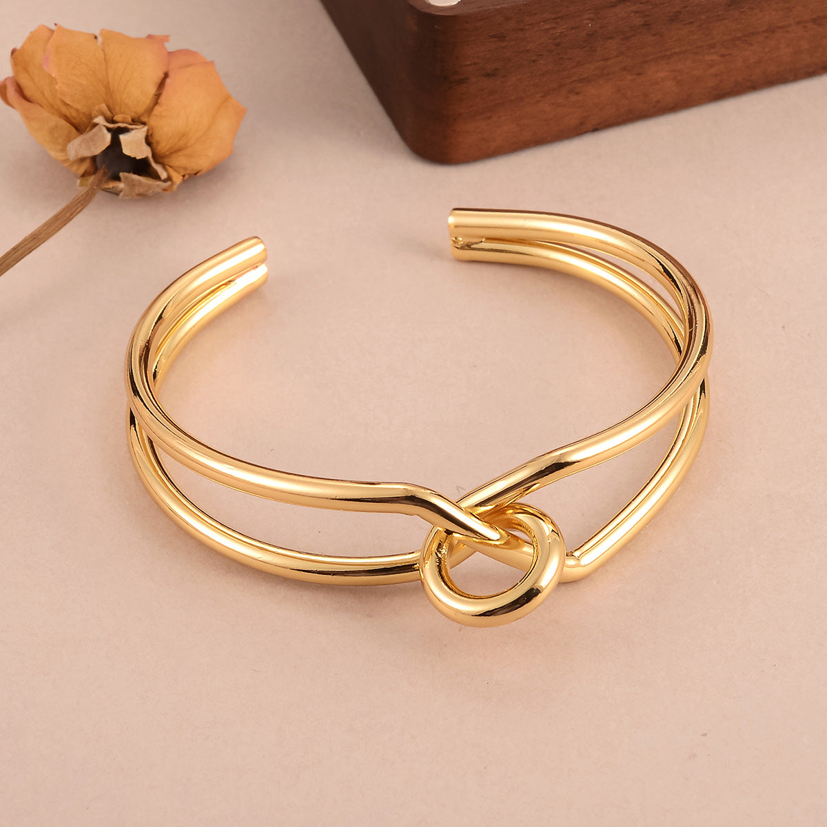 Vintage Hollow Metal Bracelet Medieval Style Personality Women's Bracelet Fashion Geometric Vintage Gold-Plated Versatile Simple Bracelet