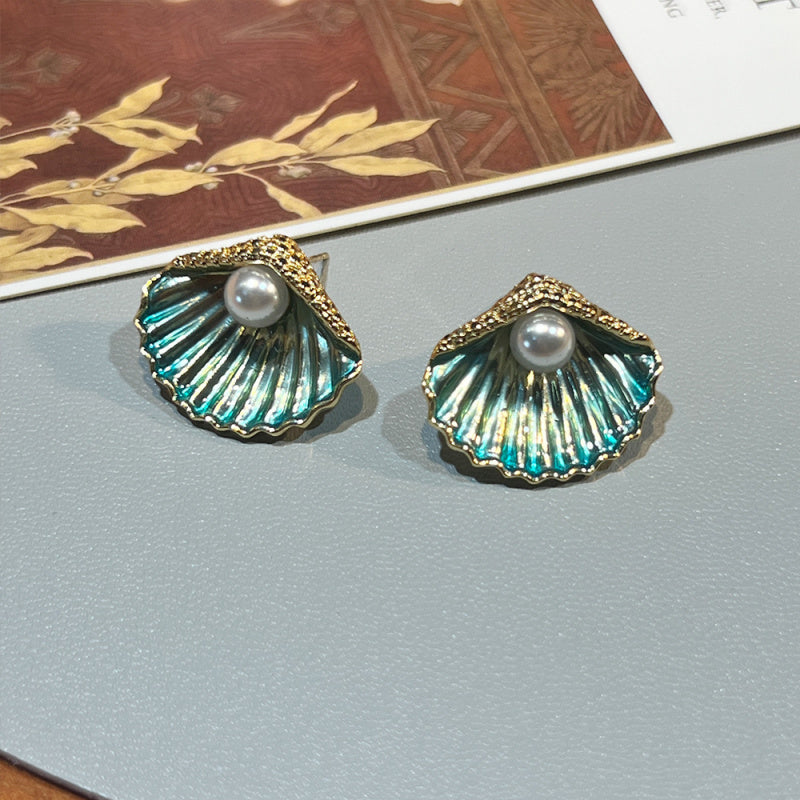 French Style Shell Exquisite Small Earrings Colorful Shell Oil Painting Retro Niche Design Versatile High-end Earrings Studs