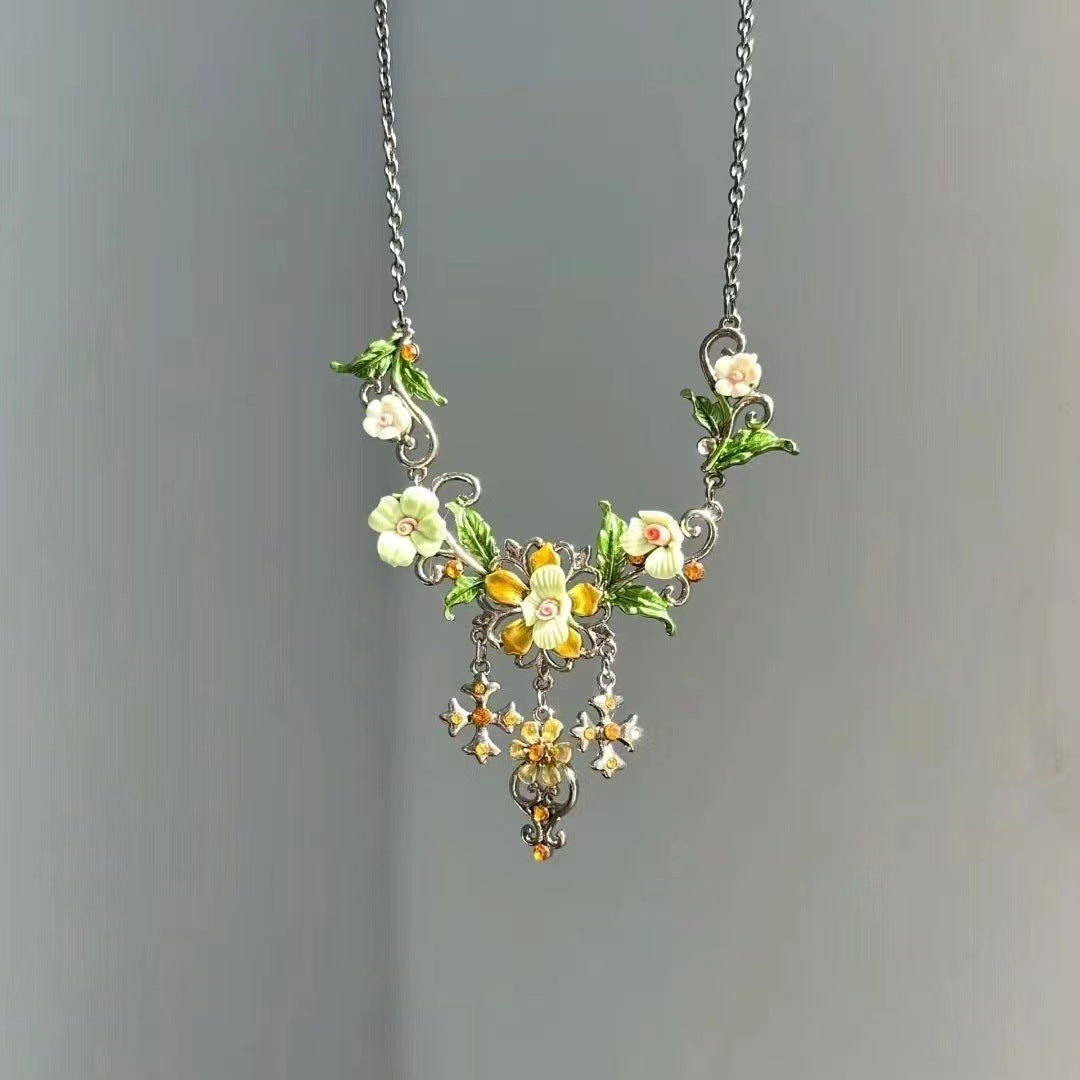Summer Green Field New Retro Forest Style Floral Necklace Niche Elegant Light Luxury Exquisite Sweet Versatile Collarbone Chain