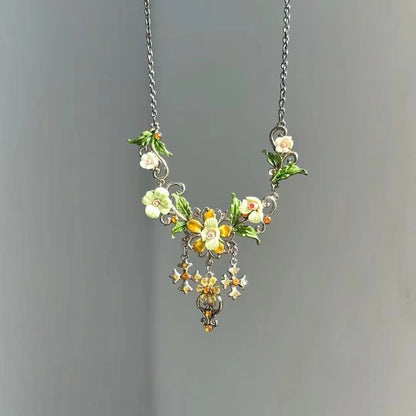 Summer Green Field New Retro Forest Style Floral Necklace Niche Elegant Light Luxury Exquisite Sweet Versatile Collarbone Chain