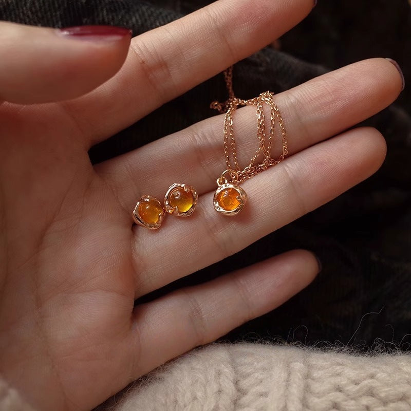 Time Fragment Amber Necklace for Women Spring Summer New Style Choker Niche Light Luxury Retro Simple High-end Collarbone Chain