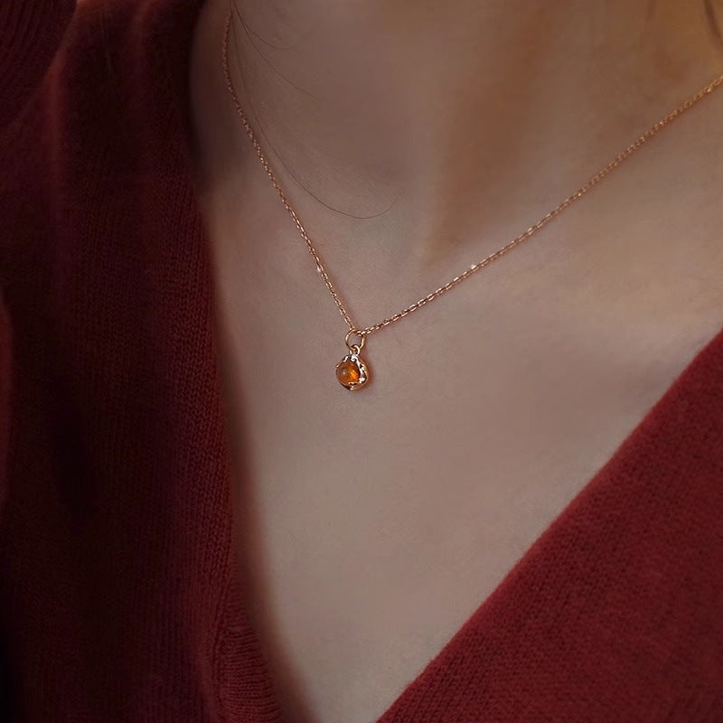 Time Fragment Amber Necklace for Women Spring Summer New Style Choker Niche Light Luxury Retro Simple High-end Collarbone Chain