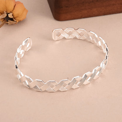 Vintage Hollow Metal Bracelet Medieval Style Personality Women's Bracelet Fashion Geometric Vintage Gold-Plated Versatile Simple Bracelet