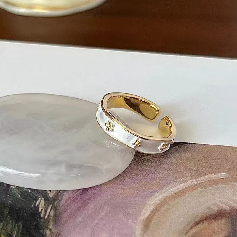 Vintage Jewelry French Retro Exquisite Niche Light Luxury Palace Style High-end Olive Green New Open Ring for Women
