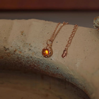 Time Fragment Amber Necklace for Women Spring Summer New Style Choker Niche Light Luxury Retro Simple High-end Collarbone Chain
