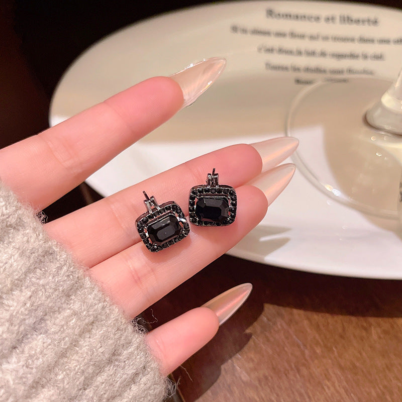 Black zircon earring earrings, jewelry, and earrings are versatile for women's fashion, workplace, parties, and outdoor gifts