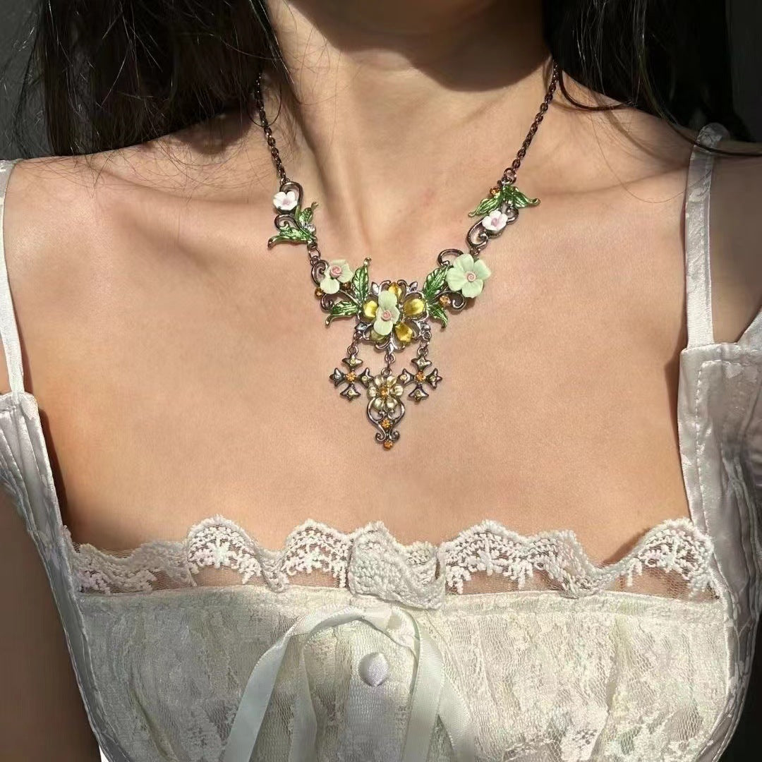 Summer Green Field New Retro Forest Style Floral Necklace Niche Elegant Light Luxury Exquisite Sweet Versatile Collarbone Chain