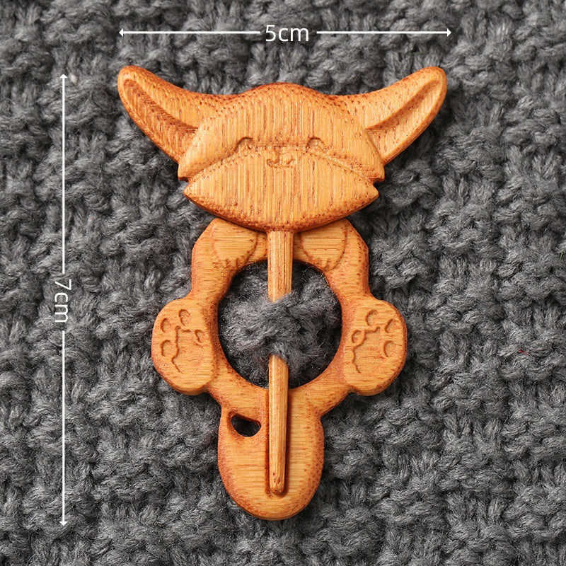 Brooch pin with wooden animal pattern Wooden Animal Brooch Gift
