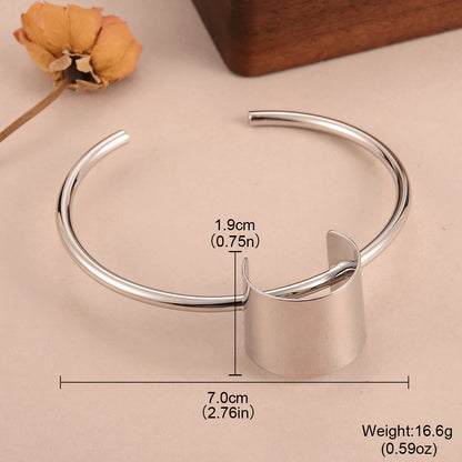 Vintage Hollow Metal Bracelet Medieval Style Personality Women's Bracelet Fashion Geometric Vintage Gold-Plated Versatile Simple Bracelet