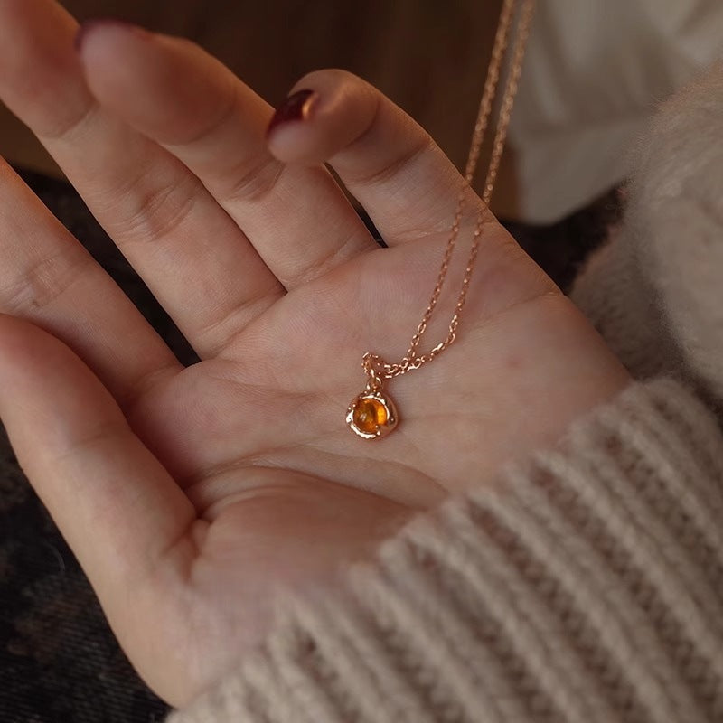 Time Fragment Amber Necklace for Women Spring Summer New Style Choker Niche Light Luxury Retro Simple High-end Collarbone Chain
