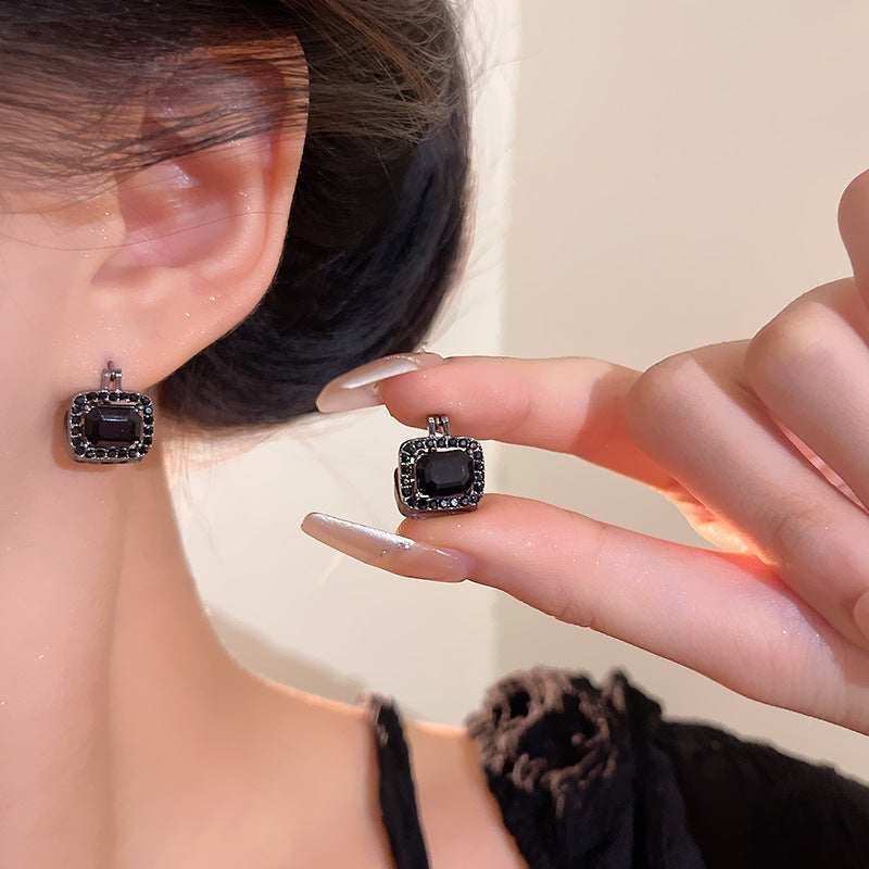 Black zircon earring earrings, jewelry, and earrings are versatile for women's fashion, workplace, parties, and outdoor gifts