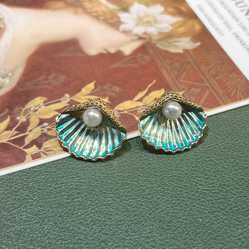 French Style Shell Exquisite Small Earrings Colorful Shell Oil Painting Retro Niche Design Versatile High-end Earrings Studs