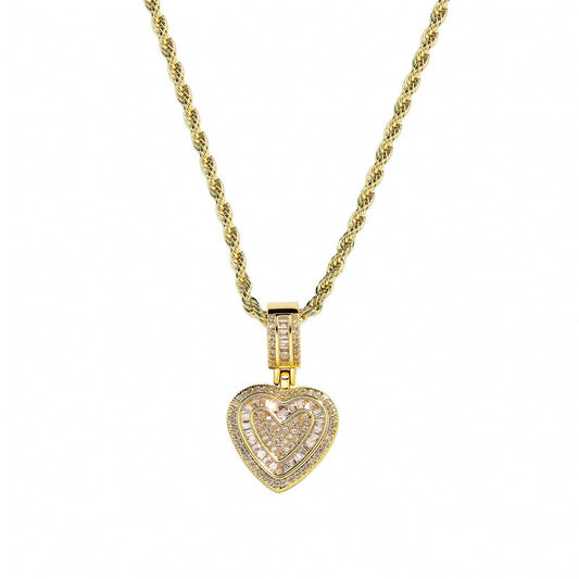 European and American Niche Gold-Plated Heart Collarbone Chain Metal Hip-Hop Accessories Sweater Chain Women Pendant Necklace Jewelry Wholesale