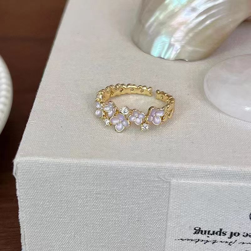Vintage Jewelry French Retro Exquisite Niche Light Luxury Palace Style High-end Olive Green New Open Ring for Women