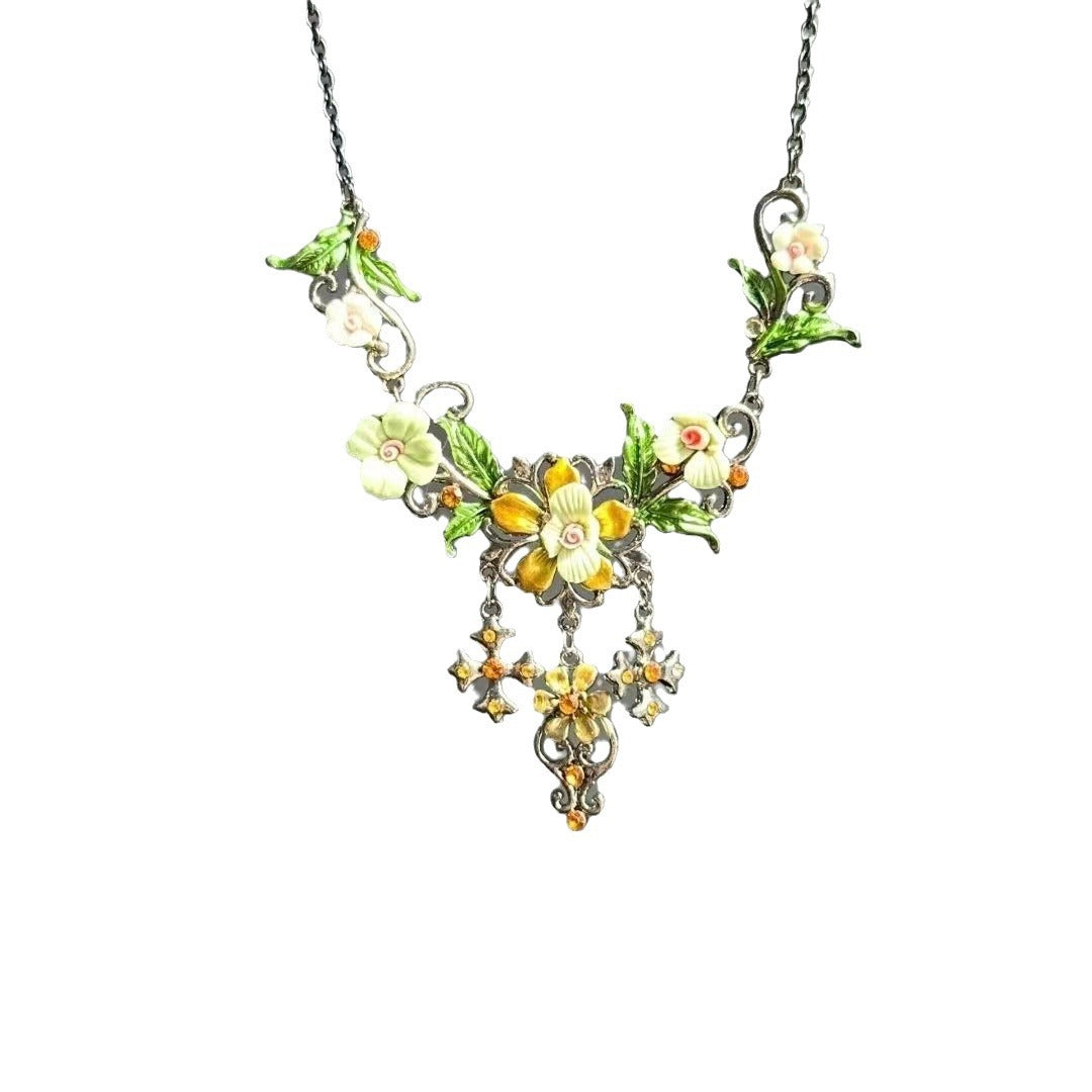 Summer Green Field New Retro Forest Style Floral Necklace Niche Elegant Light Luxury Exquisite Sweet Versatile Collarbone Chain