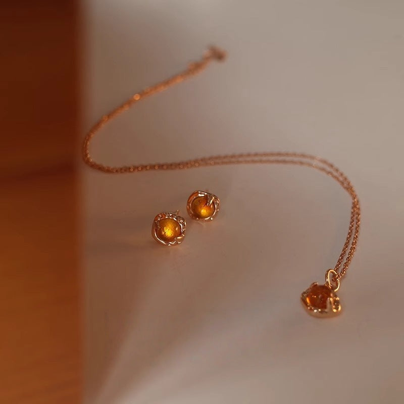 Time Fragment Amber Necklace for Women Spring Summer New Style Choker Niche Light Luxury Retro Simple High-end Collarbone Chain