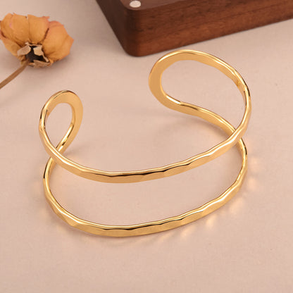 Vintage Hollow Metal Bracelet Medieval Style Personality Women's Bracelet Fashion Geometric Vintage Gold-Plated Versatile Simple Bracelet