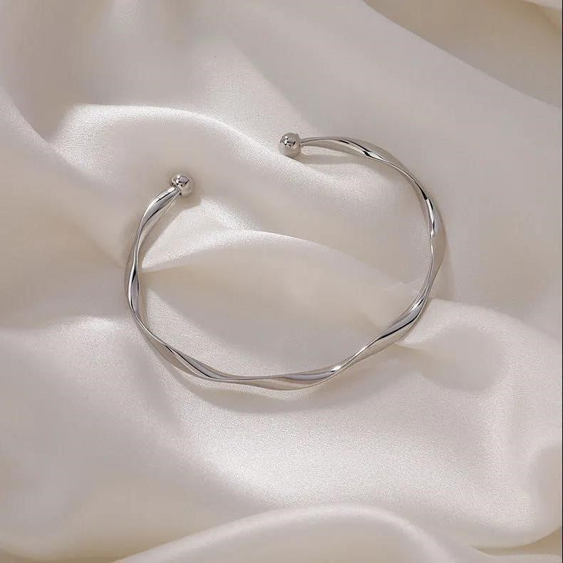 Fashionable and simple twisted design cuff bracelet, autumn creative alloy accessory for women, multi-functional accessory for daily commuting for parties and clubs, 80s fashion, lustrous jewelry