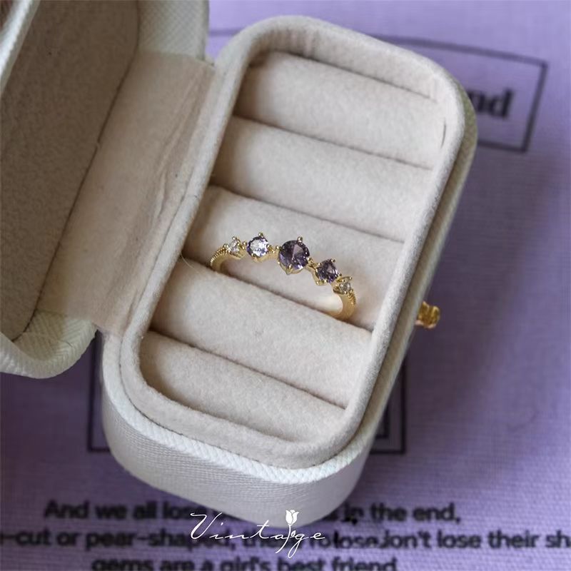 Vintage Jewelry French Retro Exquisite Niche Light Luxury Palace Style High-end Olive Green New Open Ring for Women