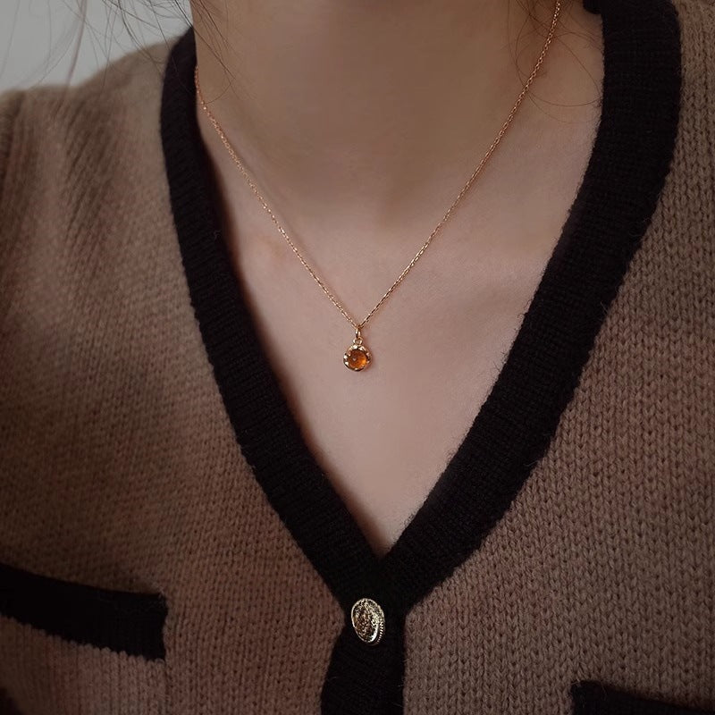 Time Fragment Amber Necklace for Women Spring Summer New Style Choker Niche Light Luxury Retro Simple High-end Collarbone Chain
