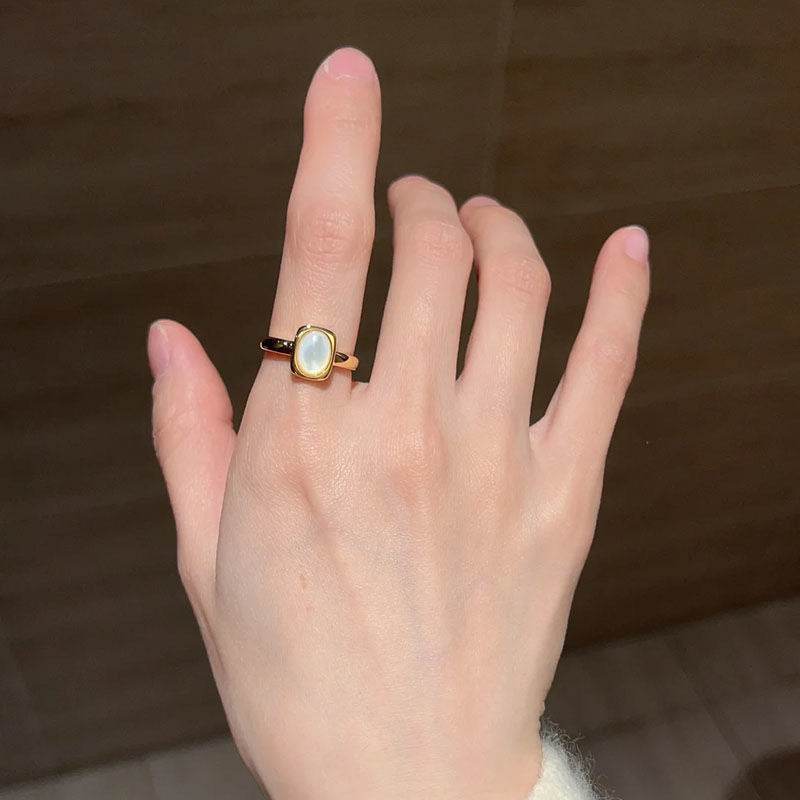 Vintage Jewelry French Retro Exquisite Niche Light Luxury Palace Style High-end Olive Green New Open Ring for Women