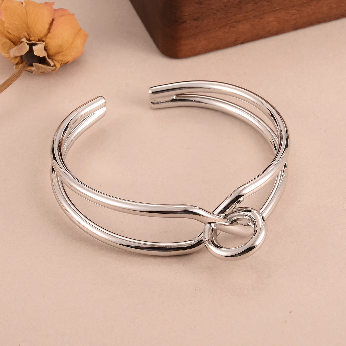 Vintage Hollow Metal Bracelet Medieval Style Personality Women's Bracelet Fashion Geometric Vintage Gold-Plated Versatile Simple Bracelet
