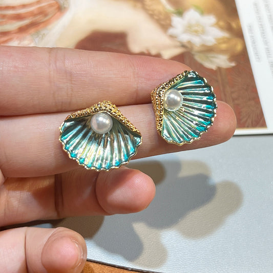 French Style Shell Exquisite Small Earrings Colorful Shell Oil Painting Retro Niche Design Versatile High-end Earrings Studs