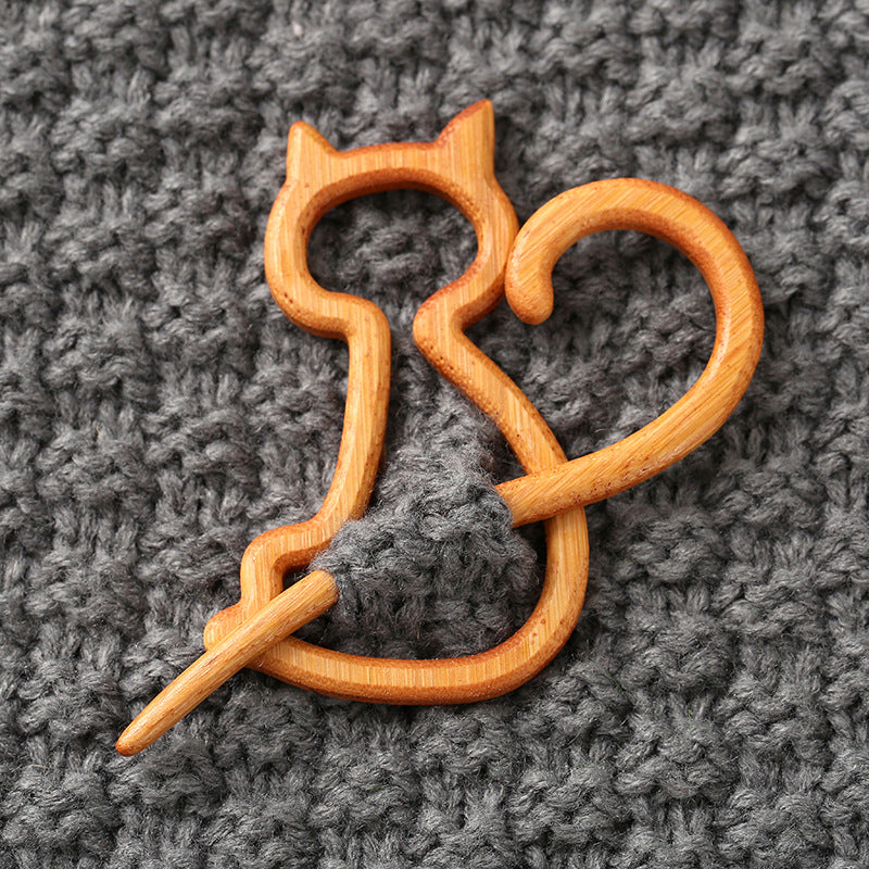 Brooch pin with wooden animal pattern Wooden Animal Brooch Gift