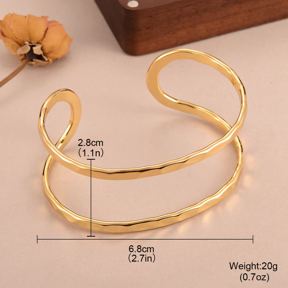 Vintage Hollow Metal Bracelet Medieval Style Personality Women's Bracelet Fashion Geometric Vintage Gold-Plated Versatile Simple Bracelet