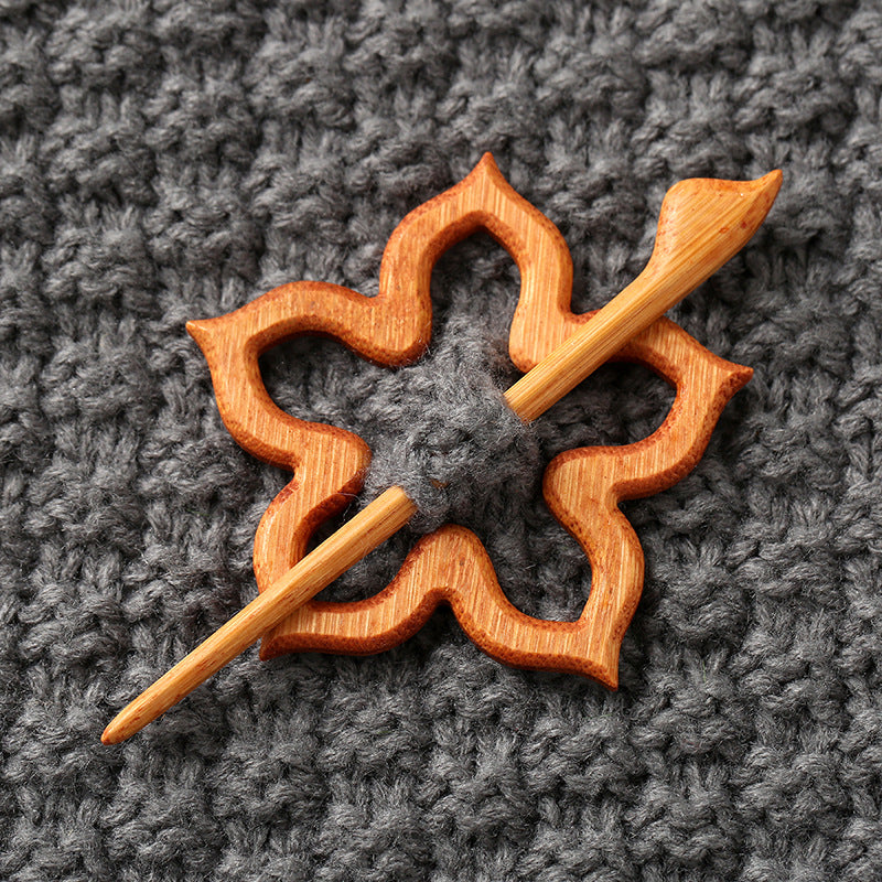 Brooch pin with wooden animal pattern Wooden Animal Brooch Gift