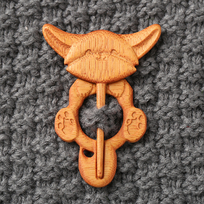 Brooch pin with wooden animal pattern Wooden Animal Brooch Gift