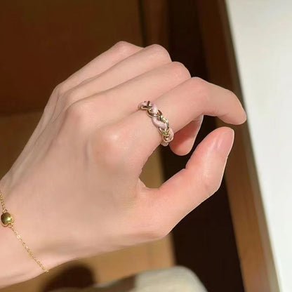 Vintage Jewelry French Retro Exquisite Niche Light Luxury Palace Style High-end Olive Green New Open Ring for Women