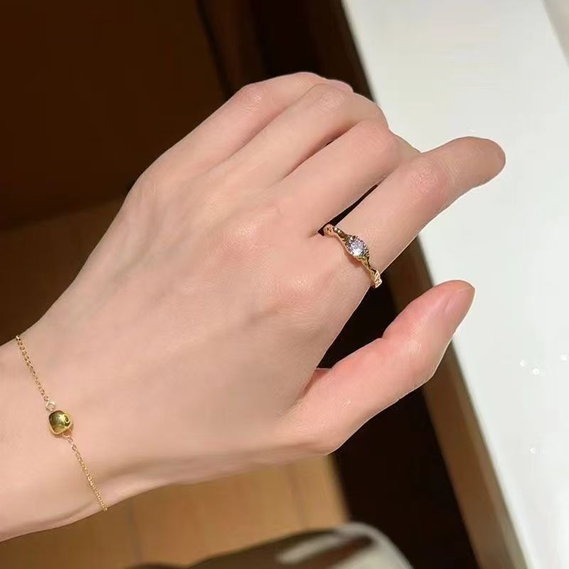 Vintage Jewelry French Retro Exquisite Niche Light Luxury Palace Style High-end Olive Green New Open Ring for Women