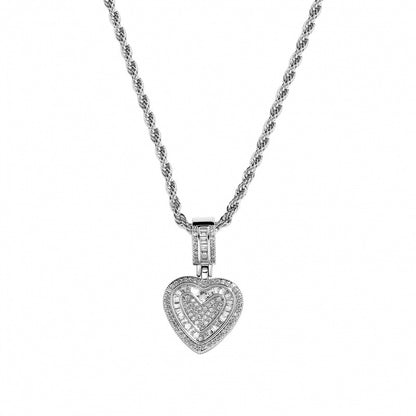 European and American Niche Gold-Plated Heart Collarbone Chain Metal Hip-Hop Accessories Sweater Chain Women Pendant Necklace Jewelry Wholesale
